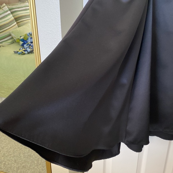 In excellent like new condition CACHE flair size S maxi evening linned skirt . - Picture 3 of 13